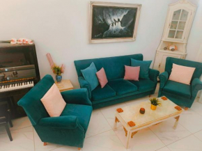 Vintage Art home on the sea